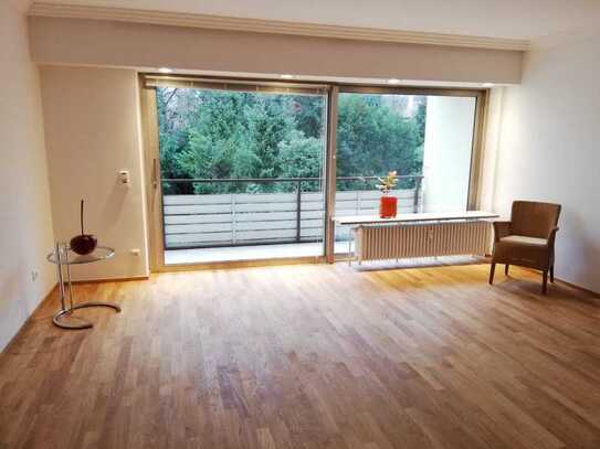 Exklusive, gepflegte 3-Raum-Wohnung mit geh. Innenausstattung mit Balkon und EBK