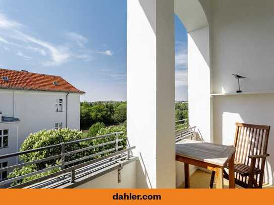 Helle 3-Zimmer-Altbauwohnung mit großer Loggia und Weitblick