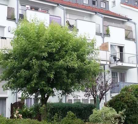 Stilvolle 2-Raum-Wohnung mit Balkon und Einbauküche in Dörfles-Esbach