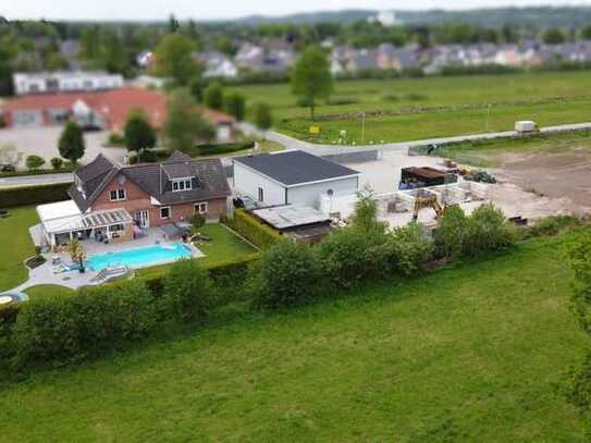 Geräumiges Einfamilienhaus mit Pool und großer Halle für Hobby oder Gewerbe in Tespe von Privat