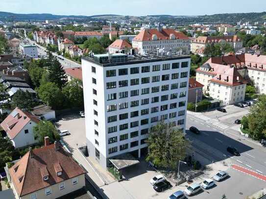 Arbeiten mit Aussicht: Einzelbüros im renommierten Regensburger Hochhaus am Stadtpark zu vermieten!