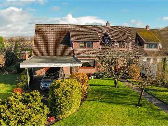 Charmante Doppelhaushälfte in besonderer Feldrandlage mit Garage und Carport