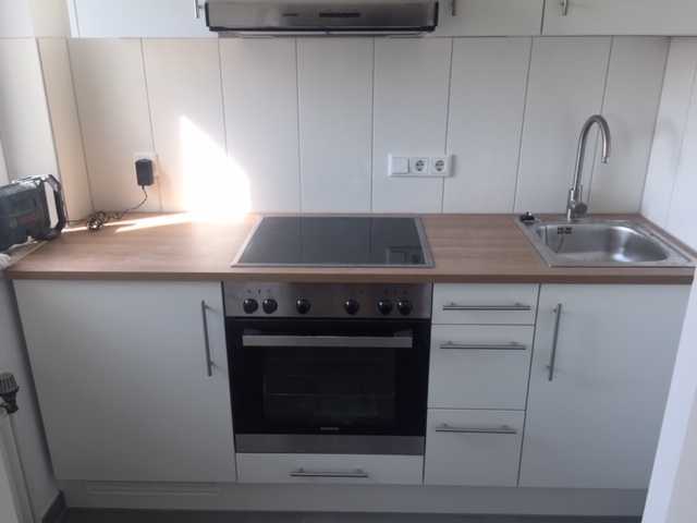 Alpenblick inklusive: Renoviertes Appartement mit großer Loggia und separater Küche zu Verkaufen