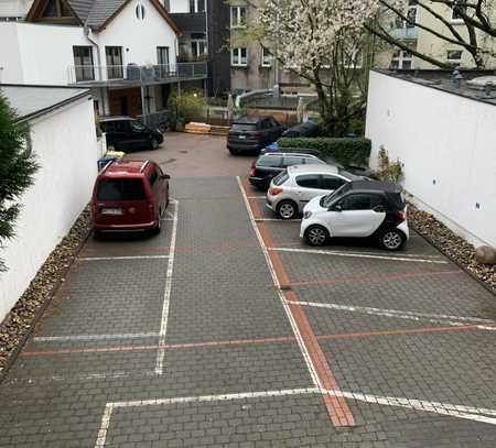 wir haben einen Stellplatz in der Almastrasse zu vermieten