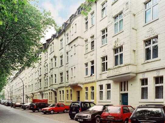 Großzügige Altbauwohnung in ruhiger Seitenstraße am nördlichen Rand der City!