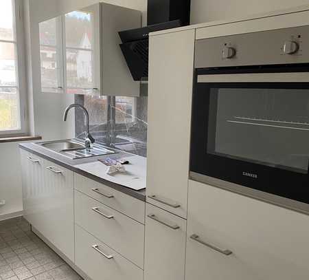 3 Zimmerwohnung neu renoviert mit kleinem Gartenanteil