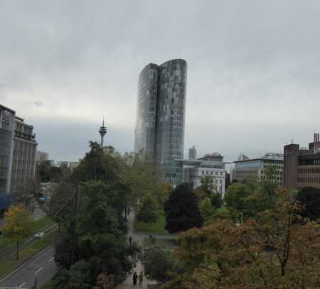 Schickes Büro in der Lage Nr. 1 in Düsseldorf