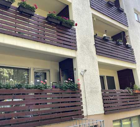 Perfekt geschnitte 3-Zimmerwohnung- vermietet- mit Süd-Balkon und KFZ-Stellplatz im grünen Steglitz