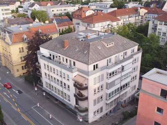 Großzügige Büro-/Praxisfläche mit Schaufensterfront am östlichen Altstadtrand!