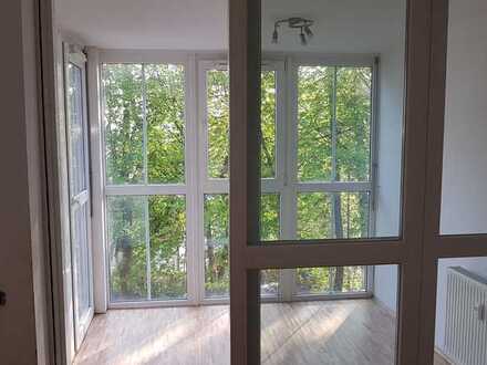 Splitlevel, Wintergarten, 3-Zimmer-Wohnung mit 2 Balkonen und Einbauküche in Freising