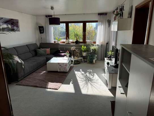 Sonnige 2 1/2 - Zimmer-Wohnung mit Terrasse und Einbauküche in Köngen