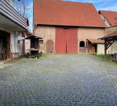 WI-Naurod: einmaliger historischer Dreiseitenhof zur Sanierung mit Baugrundstück