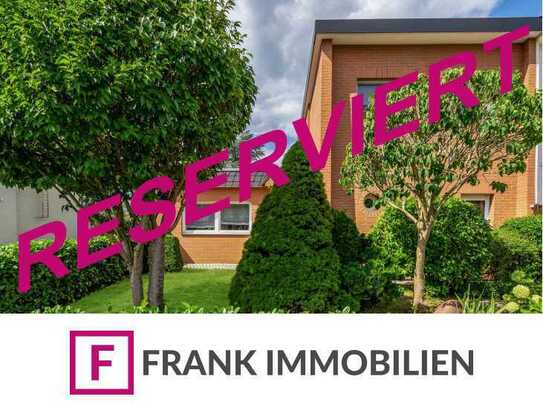 FRANK IMMOBILIEN - RESERVIERT- Modernes Reihenendhaus mit Doppelgarage in beliebter Lage von Buckow!