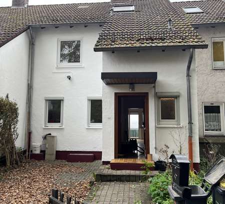 Erstbezug nach Sanierung: freundliches Haus mit vier Zimmern in Kassel