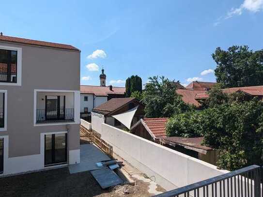 Erstbezug: gehobene 3-Zi-Wohnung mit großem Balkon, Keller und TG-Stellplatz in bester Lage