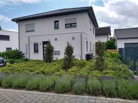 Gepflegte 3-Zimmer-Wohnung mit Garten, Terrasse und Einbauküche in Kösching GT Kasing