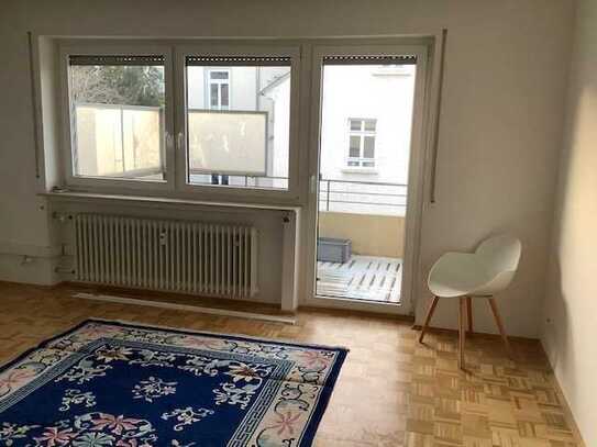 2-Zimmer-Wohnung mit Balkon, EBK und Parkplatz im Herzen Bad Homburgs