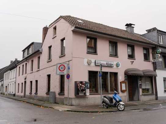 KR-Hüls! Traditionsreiche Gaststätte inklusive kleinem Hotel in bester Lage!