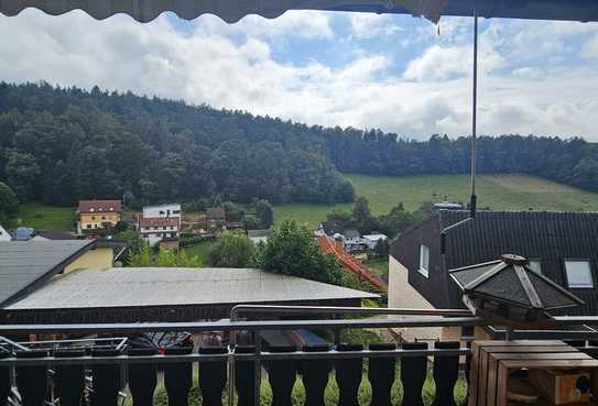 Ansprechende und modernisierte 3-Zimmer-Wohnung mit Balkon und Einbauküche in Erbach