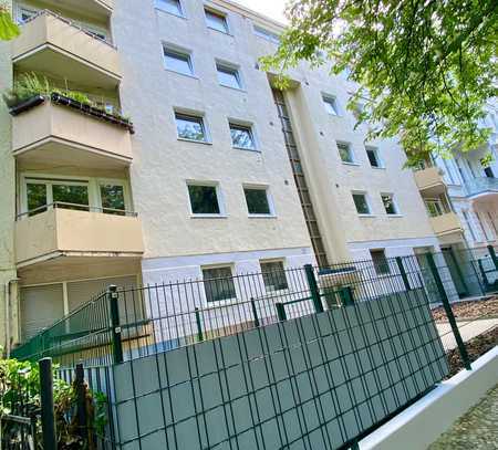 2 Zimmer - renoviert - neue Küche / Bad - Balkon - am Renée-Sintenis-Platz