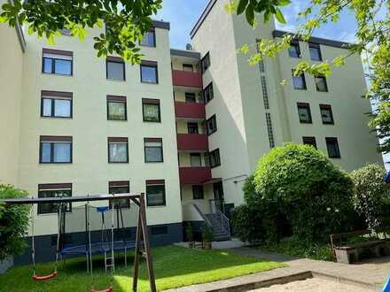 Helle 2-Zimmer-Wohnung im 4. OG mit Loggia, Aufzug & PKW-Stellplatz in guter Lage