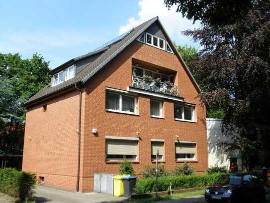 5 1/2 Zimmer-Wohnung in Hamburg-Stellingen - 2 Bäder mit Fenster - Einbauküche - Großer Balkon