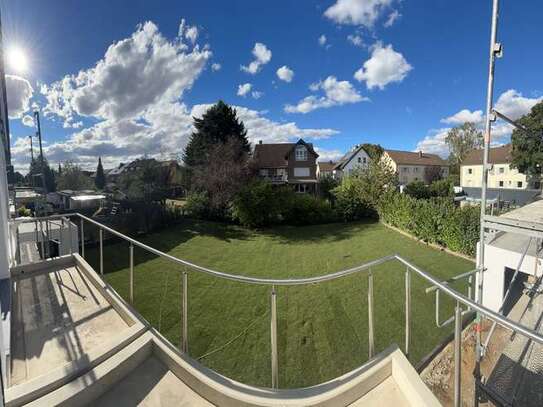 **NEUBAU* * *LUXUS** 3 Zimmer OG-Whg, Licht-durchflutet, Walk-In Shower, Balkon, Außenstellplat etc.