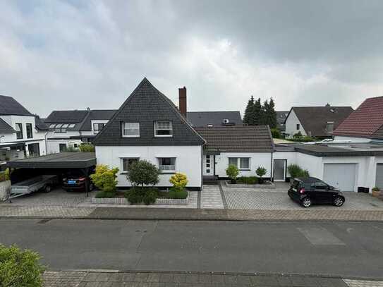 Wohlfühloase! Freistehendes Einfamilienhaus mit guter Ausstattung in ruhiger Lage von Hitdorf