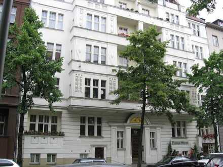 Sonnige Dachgeschosswohnung im stucksaniertem Altbau -KAPITALANLAGE-