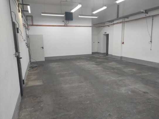 2 moderne Gewerbehallen / Lager, beheizt, 172m² + 145m²