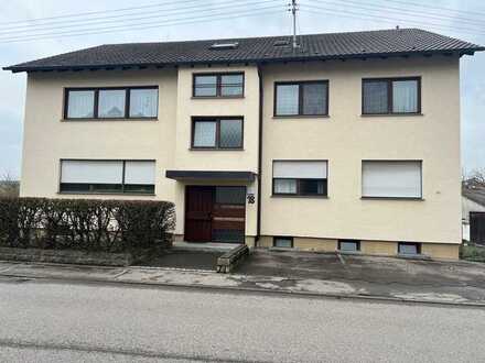 Große, helle 4 Zimmer Wohnung mit Balkon und Garagenstellplatz