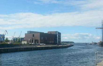 gemütliche Gastrofläche in einer Pension am Hafen mit Außenterrasse in Toplage