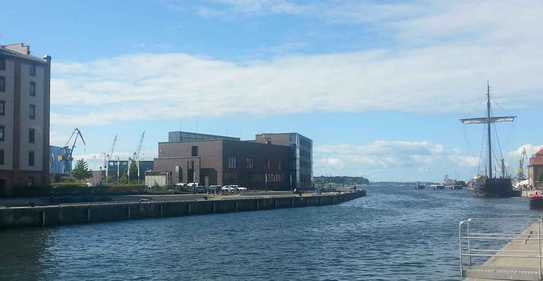 gemütliche Gastrofläche in einer Pension am Hafen mit Außenterrasse in Toplage