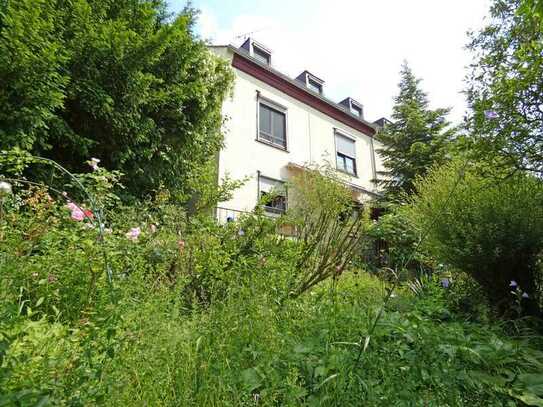 Großzügiges, vielseitiges Wohnhaus in gefragter, zentraler Wohn-/Aussichtslage am Bopser von S-Süd