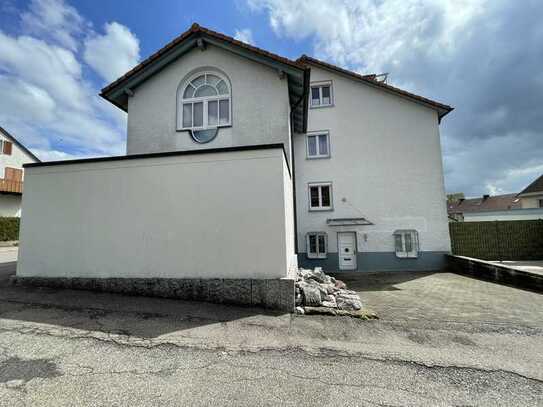 Großzügige 3,5-Zimmer-Wohnung mit EBK, Balkon