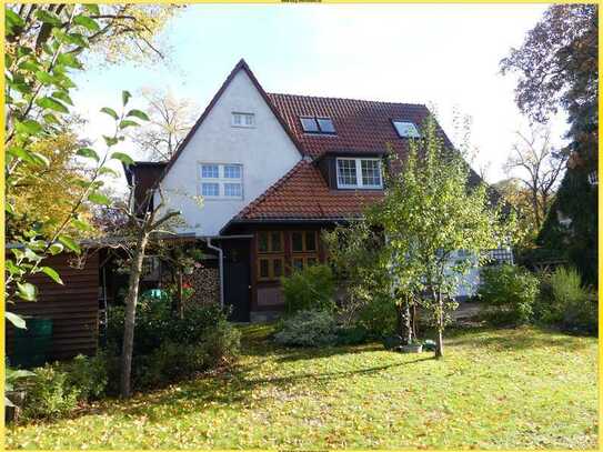 Frohnau! Charmante Landhaus-Villa mit neuer Heizung und schönem Sonnengarten unweit Zeltinger Platz