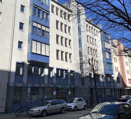 Lehel-Helle 2-Zimmer-Wohnung mit Balkon und großzügigem Duplex-Stellplatz nahe dem Englischen Garten