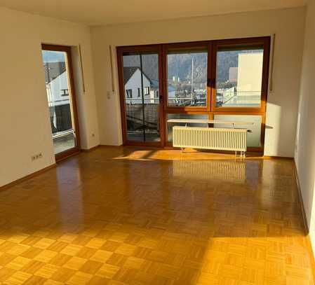 Exklusive 3-Zimmer-Wohnung mit Balkon, Weitblick, EBK und 2 Stellplätzen in Lahnstein