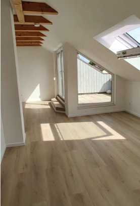 Wunderschöne, helle Dachgeschosswohnung mit großem Balkon und traumhaftem Ausblick in ruhiger Lage