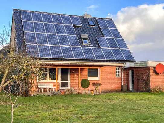 Einfamilienhaus mit PV-Anlage – Teilweise saniert, bereit für Ihre Ideen!