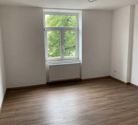 Kernsanierte 3 Zimmer Wohnung mit Balkon im Nibelungenviertel zu vermieten