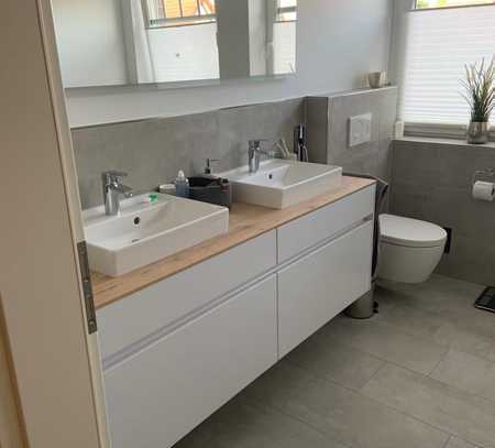 Schöne Obergeschoss / Maisonette Wohnung in zentraler Lage in Wiefelstede