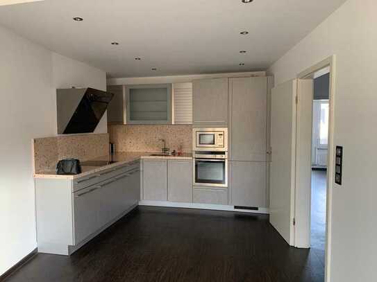 Geschmackvolle 3-Raum-Wohnung mit Einbauküche sowie Garage in Frechen