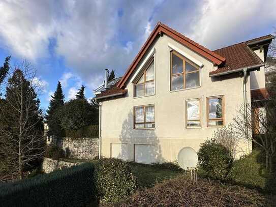 VON PRIVAT: Großzügiges Einfamilienhaus in Schöneck