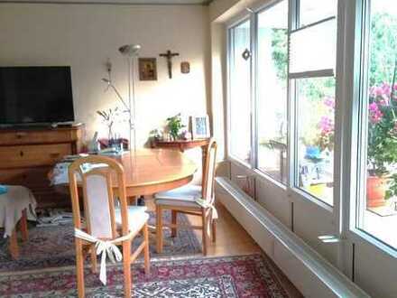 Geschmackvolle Wohnung mit 4 Zimmern samt EBK sowie 2 Balkonen in Vaihingen /Enz