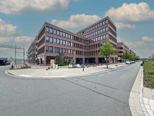 Flexibel gestaltbare moderne Büroflächen mit Wasserblick