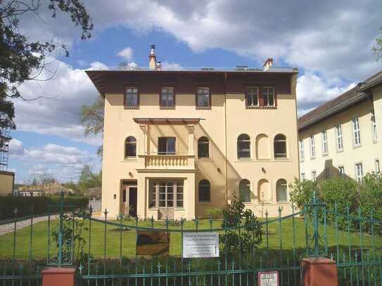 Beste Lage – Berliner Vorstadt: Sanierte historische Villa für stilvolles Wohnen und Arbeiten