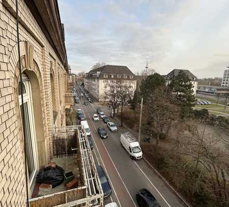 Gemütliche 2-Zimmer-Wohnung zwei Balkone und Garage (WG möglich)