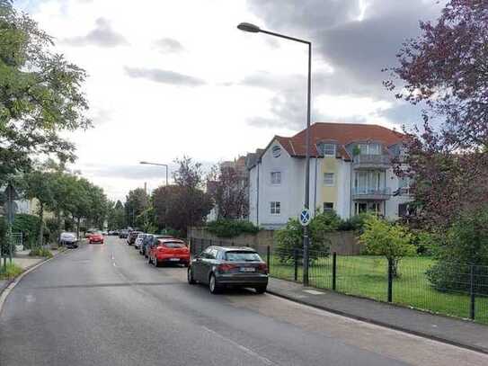 Gepflegte 2-Zimmer-Wohnung mit Balkon und Tiefgaragenstellplatz in Sürth