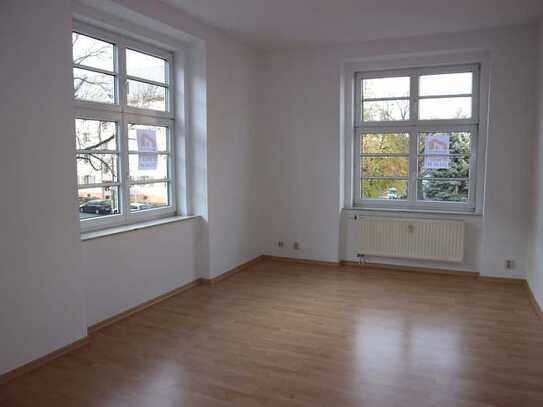 3. OG - helle Räume - Küche und Bad mit Fenster / frei ab sofort